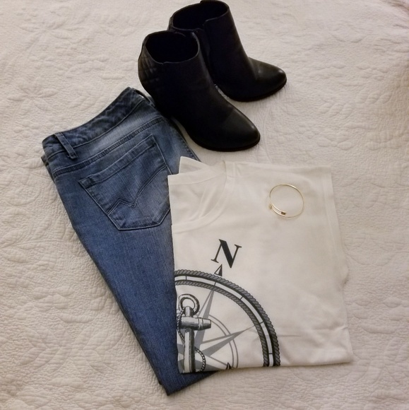 ⚠️ only one left ⚠️ Compass And Anchor Print Top - Picture 3 of 3